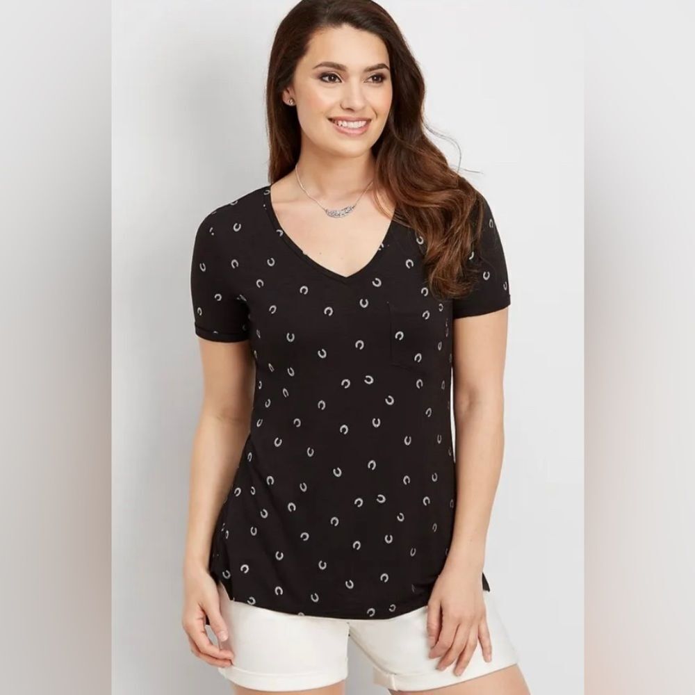 Maurice’s All Over Horseshoe Print Tee Shirt Black V Neck Size Small New
